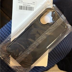 iPhone 16- Sleek Black Phone Case